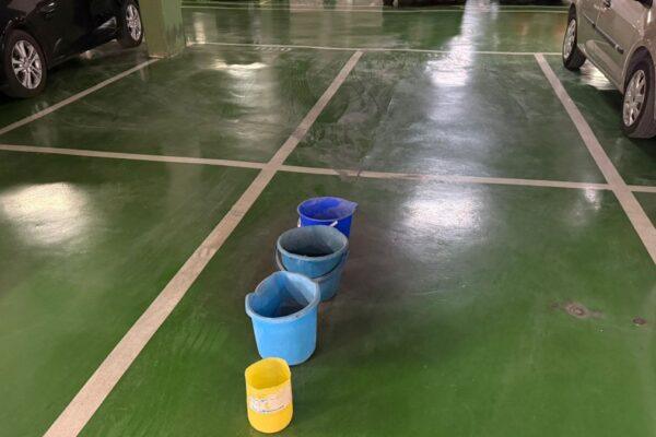 El PP denuncia el mal estado del aparcamiento de La Uixola en Alcoy: goteras y plazas inutilizadas afectan a los usuarios