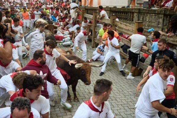 Último encierro de San Fermín: dos valencianos hospitalizados tras la emocionante carrera