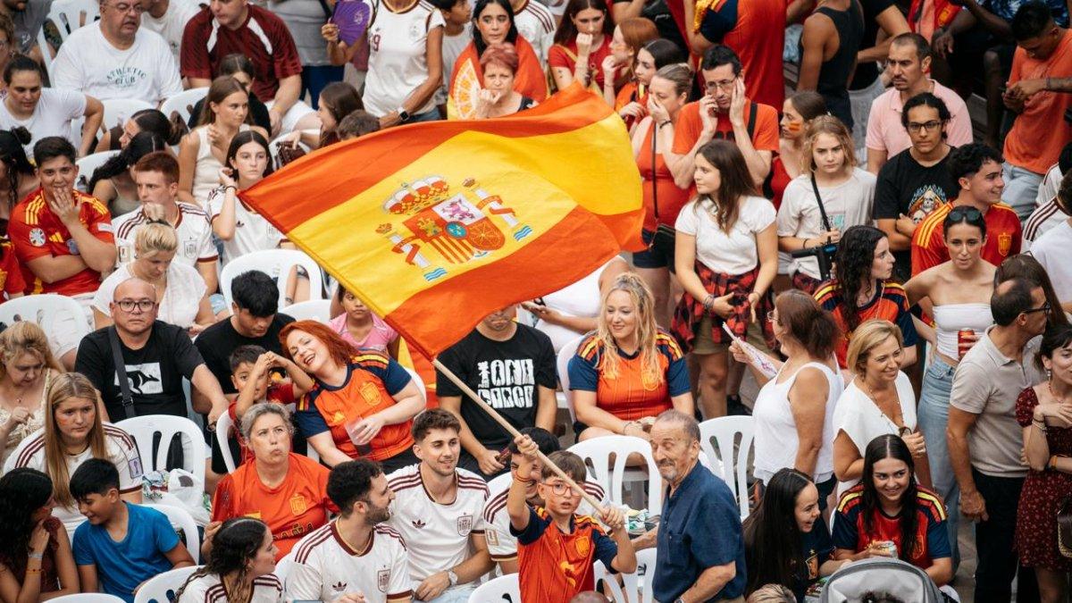 La Roja arrasa en Castellón: Plaza Mayor repleta para disfrutar de la emocionante semifinal