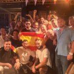 Ilia Topuria, el excampeón mundial de artes marciales mixtas, celebra la victoria de España en La Bienservida