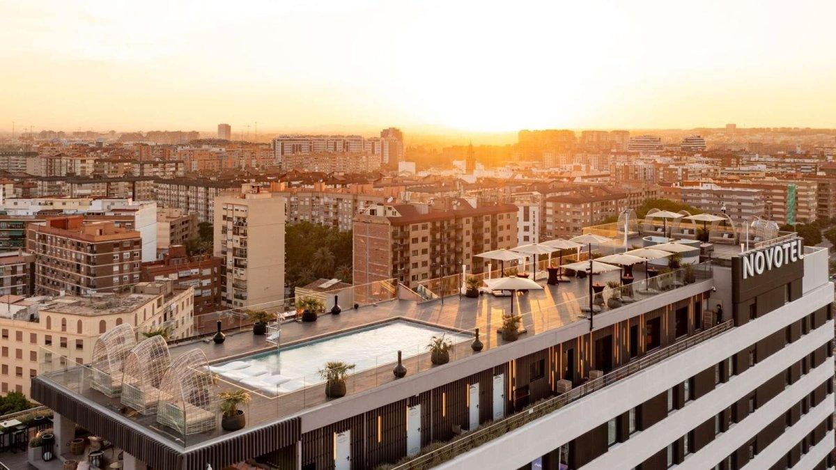 Descubre la terraza más impresionante de Valencia para disfrutar del eclipse lunar