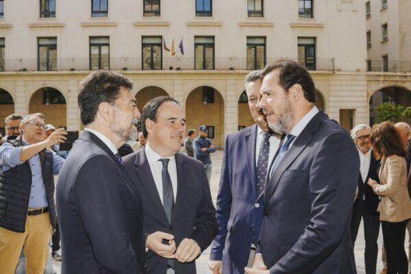 Óscar López sugiere que Óscar Puente podría ser el candidato del PSOE por Alicante en las elecciones generales