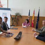 Universidad de Alicante y Veolia renuevan su acuerdo para potenciar la accesibilidad en la programación cultural universitaria