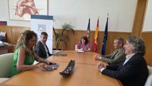 Universidad de Alicante y Veolia renuevan su acuerdo para potenciar la accesibilidad en la programación cultural universitaria