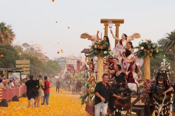 Más de 1,2 millones de claveles brillarán en la Batalla de Flores con 30 impresionantes carrozas