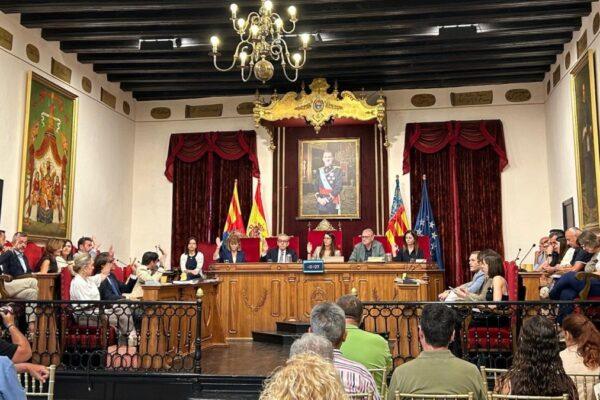 El PSOE de Elche asegura que Pedro Sánchez rescatará las finanzas locales y provoca carcajadas en el pleno