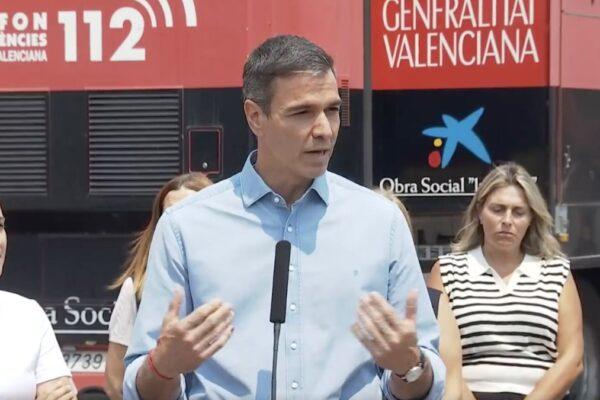 Pedro Sánchez es abucheado en el incendio de la Vall d'Uixó y atribuye la culpa al cambio climático