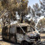 Más de mil vecinos vuelven a sus hogares mientras el incendio de la Serra d'Espadà continúa incontrolado
