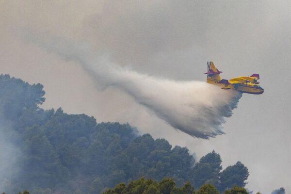 Incendio en la Vall d'Uixó: Avances positivos y preocupaciones en el flanco entre Tales y Alfondeguilla