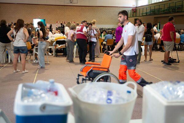 El fuego provoca desalojo y deja a personas durmiendo en la calle