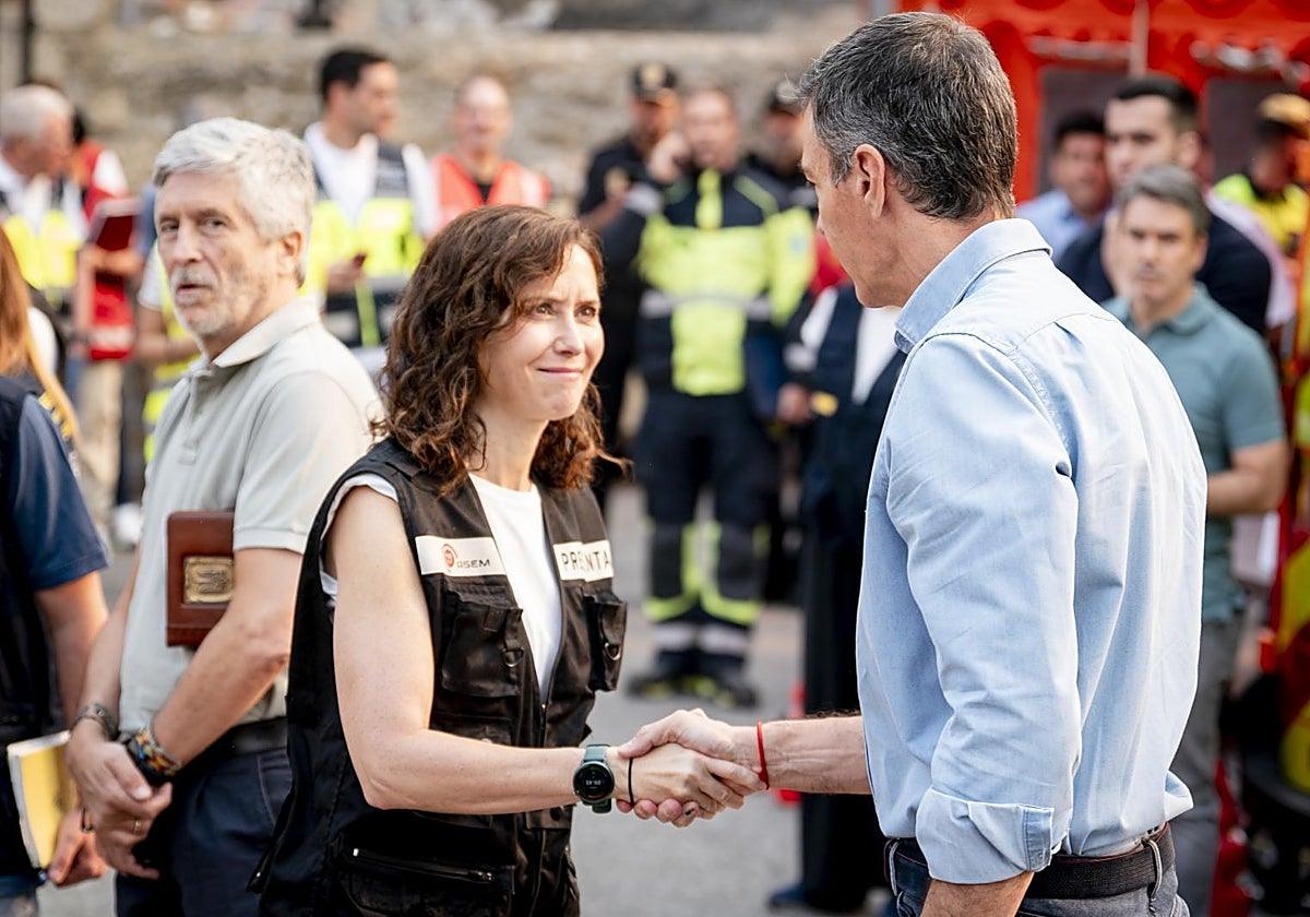 Sánchez y Ayuso unen fuerzas ante la virulencia del fuego para reducir la tensión política