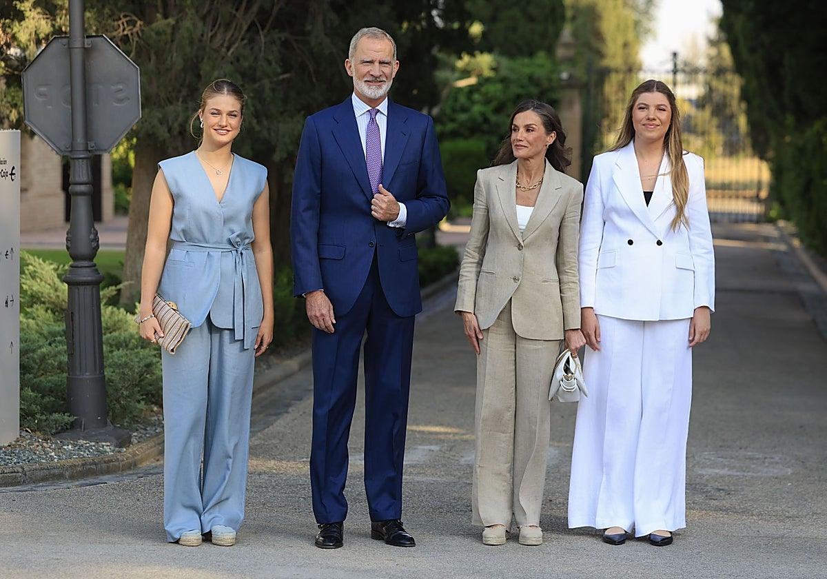 La infanta Sofía brilla en su primer discurso público con el apoyo de los Reyes