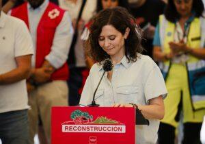 Ayuso elude responsabilidades en la compra y venta del ático en Chamberí y asegura que invertirá lo recaudado en la Sierra Oeste