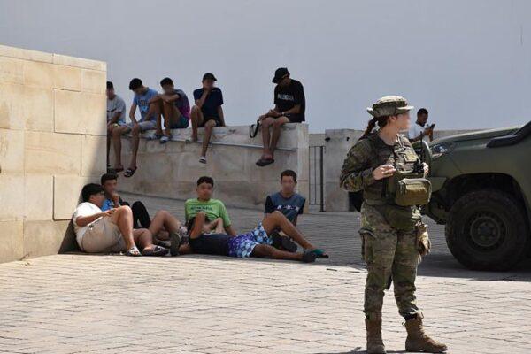 Cortan la falange a un niño migrante que deambulaba solo por las calles de Ceuta