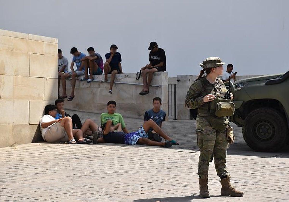 Cortan la falange a un niño migrante que deambulaba solo por las calles de Ceuta