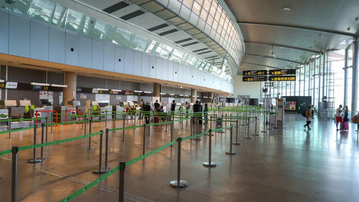 Valencia alcanza más de 1,2 millones de pasajeros en julio, con un aumento del 11% en el aeropuerto