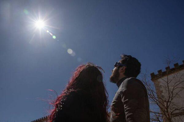 Cómo obtener gafas homologadas gratuitas para ver el eclipse en la Comunidad Valenciana