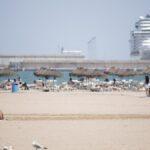 Valencia implementa un plan de limpieza excepcional en sus playas por el eclipse total