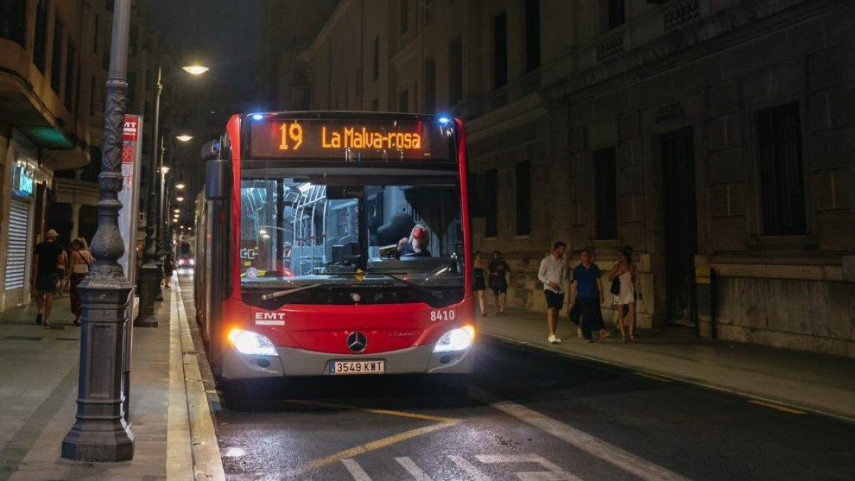 La EMT incrementa el servicio de autobuses en Valencia durante el eclipse total de Sol