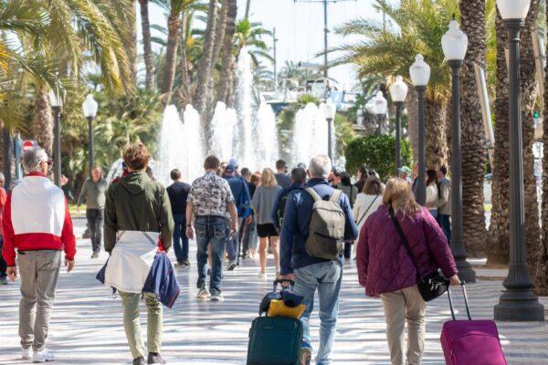 Alicante despliega más de 150 agentes de seguridad para el eclipse total de sol este miércoles
