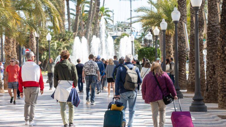Alicante despliega más de 150 agentes de seguridad para el eclipse total de sol este miércoles