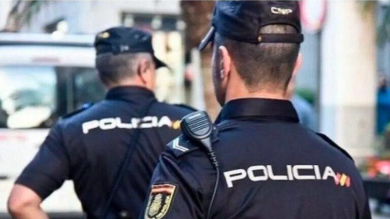 Padre e hijo arrestados por realizar repartos de cocaína a domicilio en moto en Elche