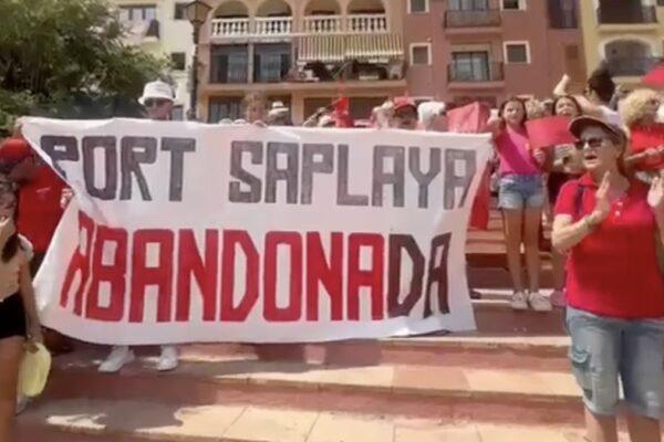 Port Saplaya denuncia el abandono del Ayuntamiento de Alboraya: "La gestión del alcalde es un desastre"