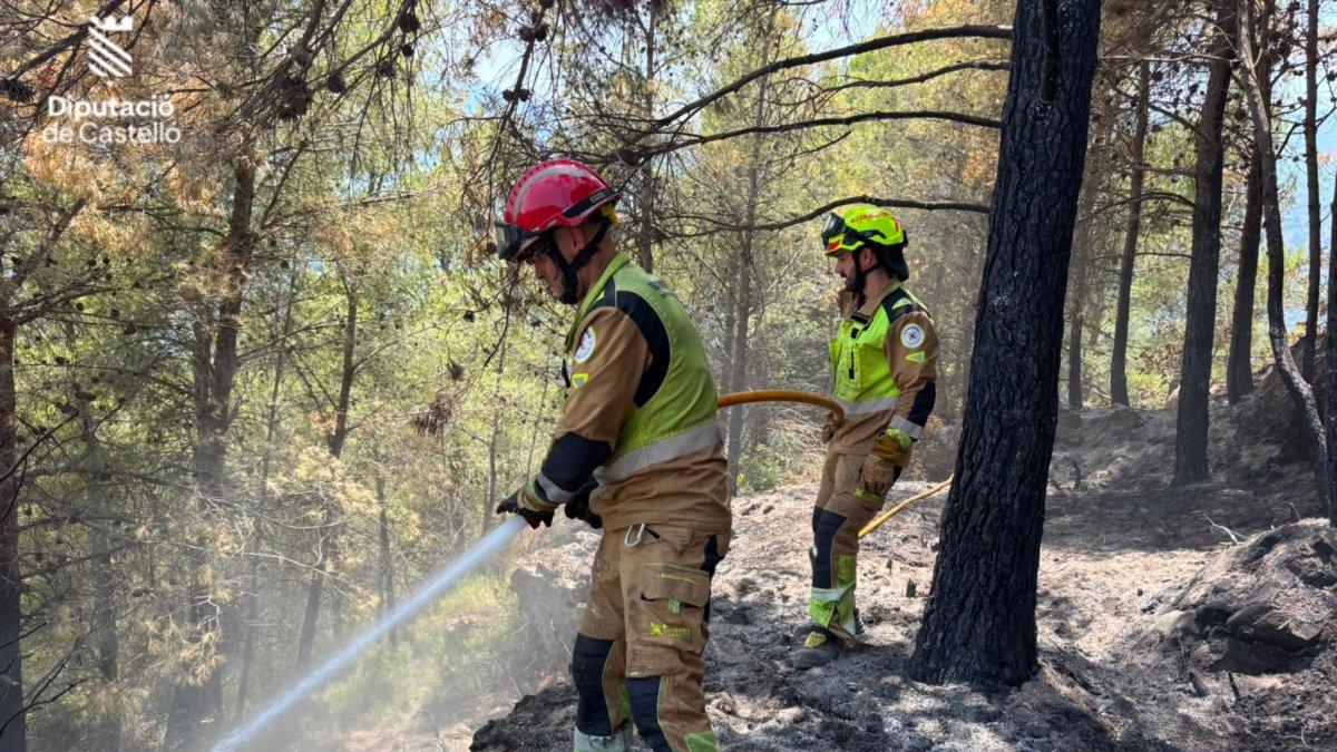 El incendio de la Vall d'Uixó: una semana después, se estabiliza tras devastar casi 9.600 hectáreas y continúan las labores de control