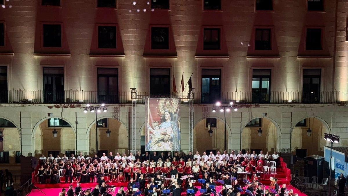 Concierto multitudinario en Alicante en honor a la Virgen del Remedio: más de mil asistentes