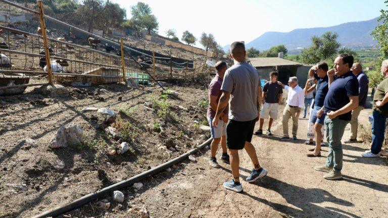 Pérez Llorca visita la zona cero del incendio en la Vall d’Uixó y detalla las ayudas para ganaderos afectados