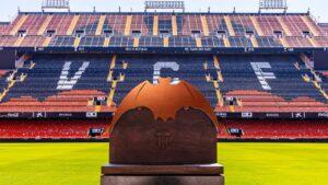 El Valencia CF apoya a los hosteleros y localidades afectadas por incendios en el Trofeu Taronja en Mestalla