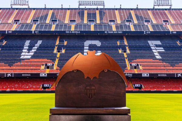 El Valencia CF apoya a los hosteleros y localidades afectadas por incendios en el Trofeu Taronja en Mestalla
