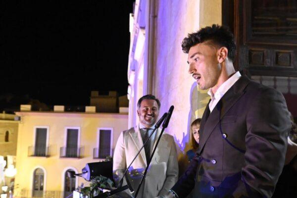 Josan emociona a Elche en su pregón: «Cada año, vosotros traéis un pedazo del cielo»