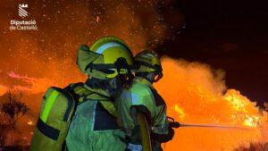 El incendio en Tírig avanza positivamente: estabilización prevista tras quemar 810 hectáreas