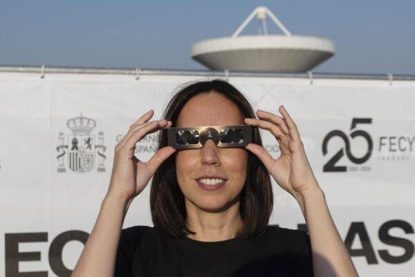 Diana Morant observa el eclipse en Guadalajara y ignora nuevamente a la Comunidad Valenciana