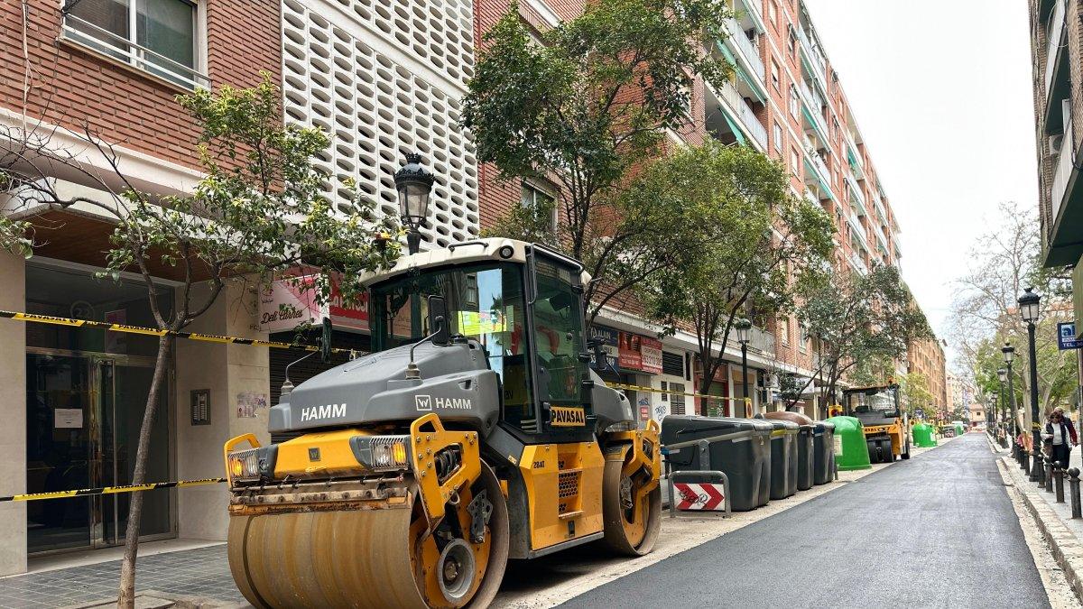 Valencia renueva 374.000 metros cuadrados de calles con asfalto en