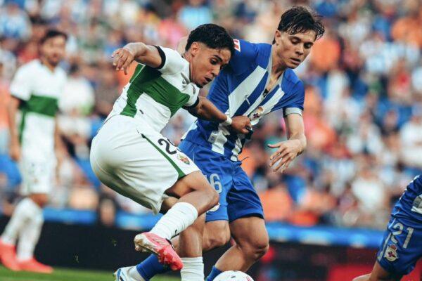 El Elche logra un valioso empate en Riazor frente al Deportivo a pesar de la falta de fichajes