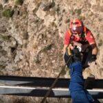 Rescate en helicóptero de dos jóvenes deshidratados en la ruta del Pico del Águila en Orihuela