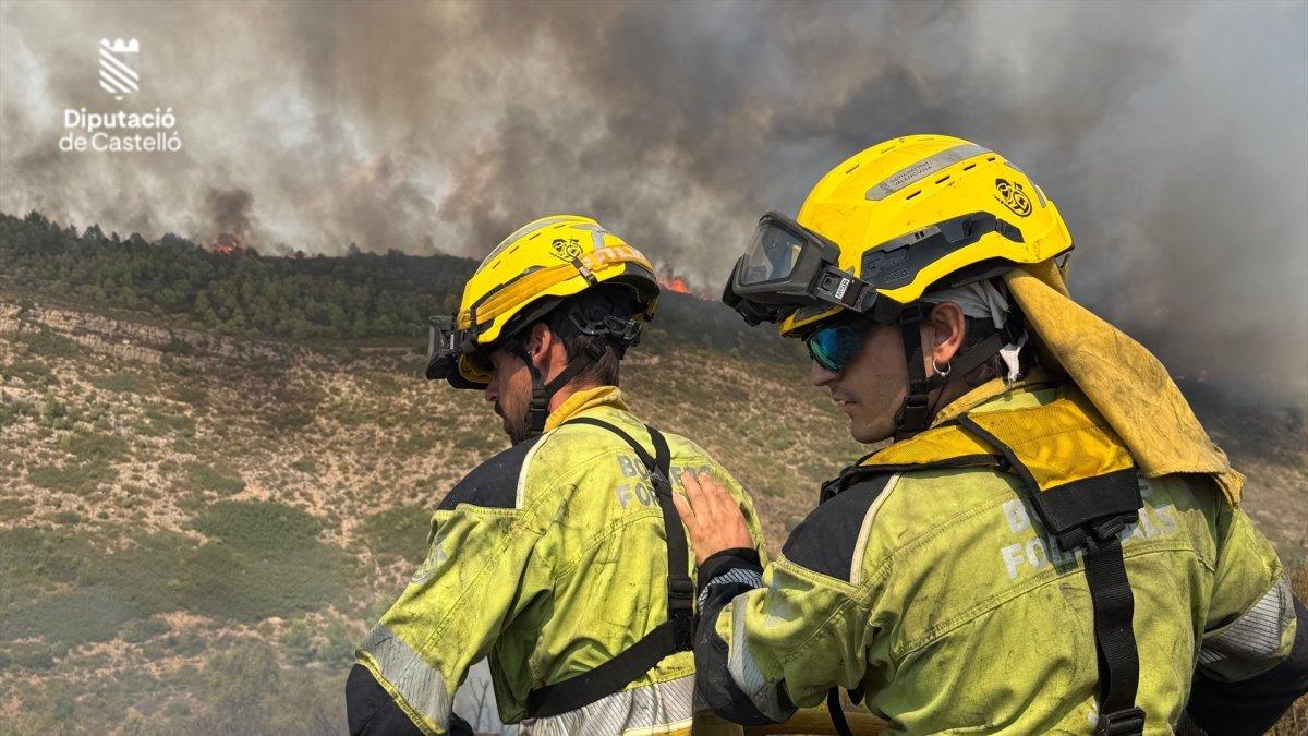 El incendio de Segorbe se intensifica por el viento "violento" y "extremo"