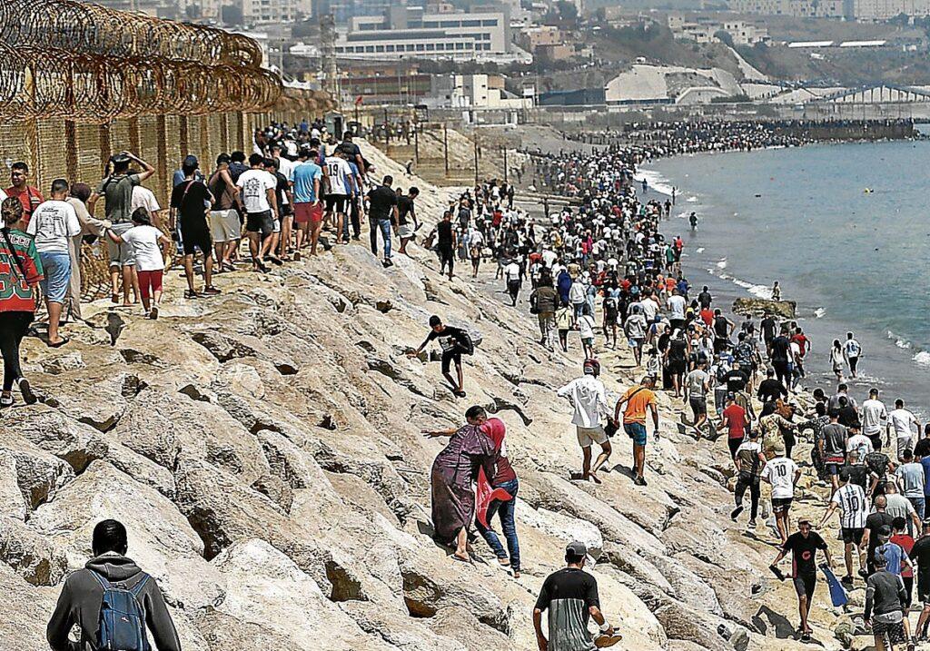 Aumento del 191% en la llegada de migrantes a Ceuta, sin incluir las 80.000 personas que cruzaron en julio