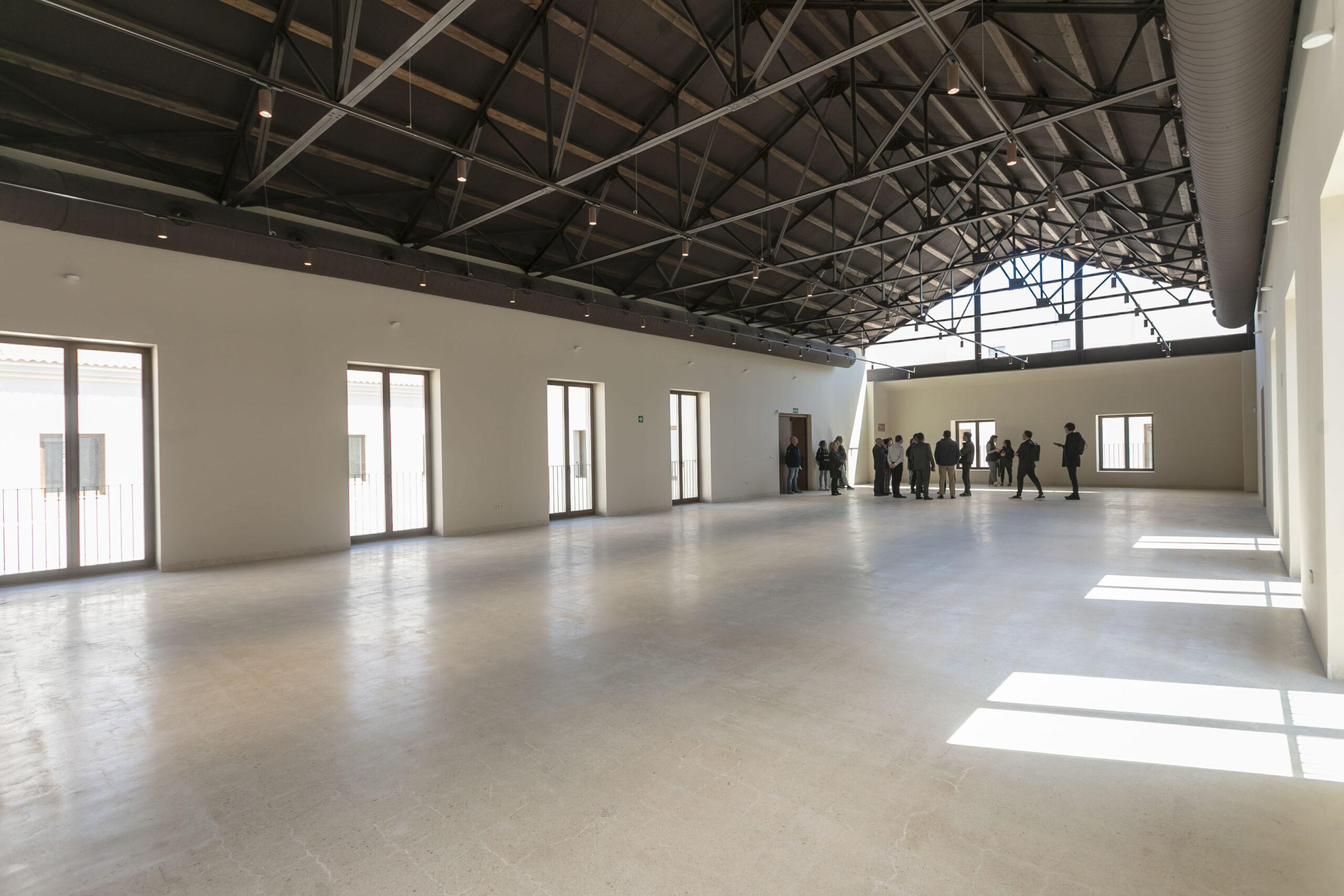 Alicante firma el contrato para la gestión de exposiciones en el Museo Las Cigarreras