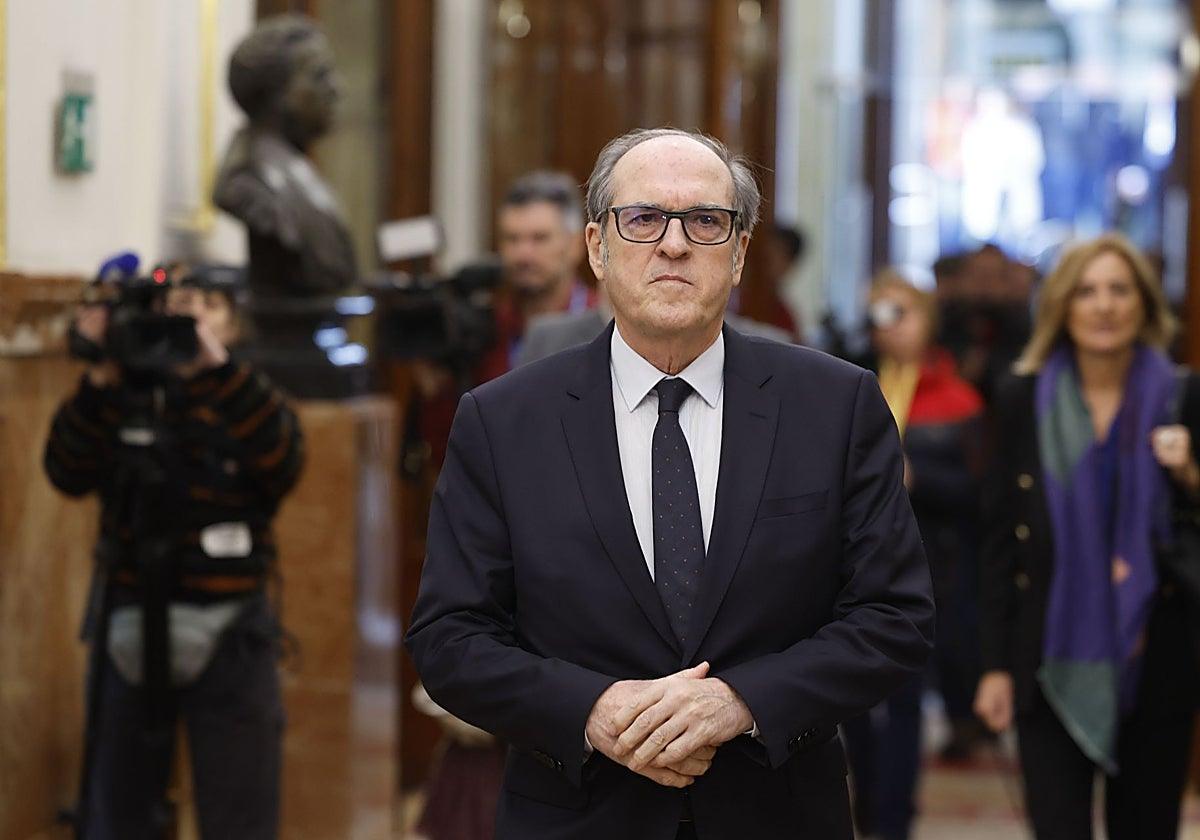 El Defensor del Pueblo interviene ante la crisis de inmigrantes en Ceuta