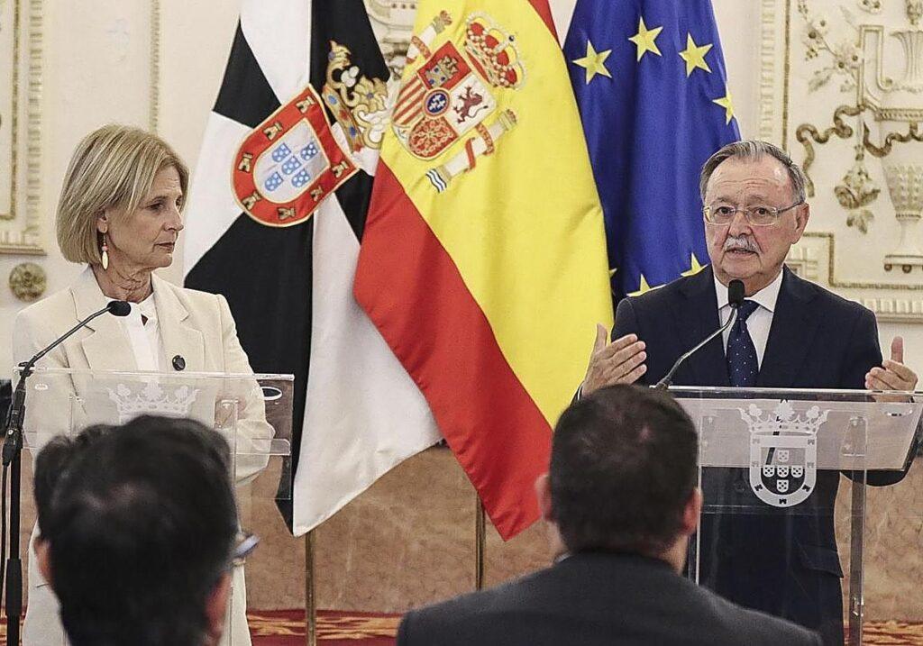 La presidenta de la FEMP cede su puesto en el Comité Europeo de las Regiones a Vivas para abordar la crisis en Ceuta