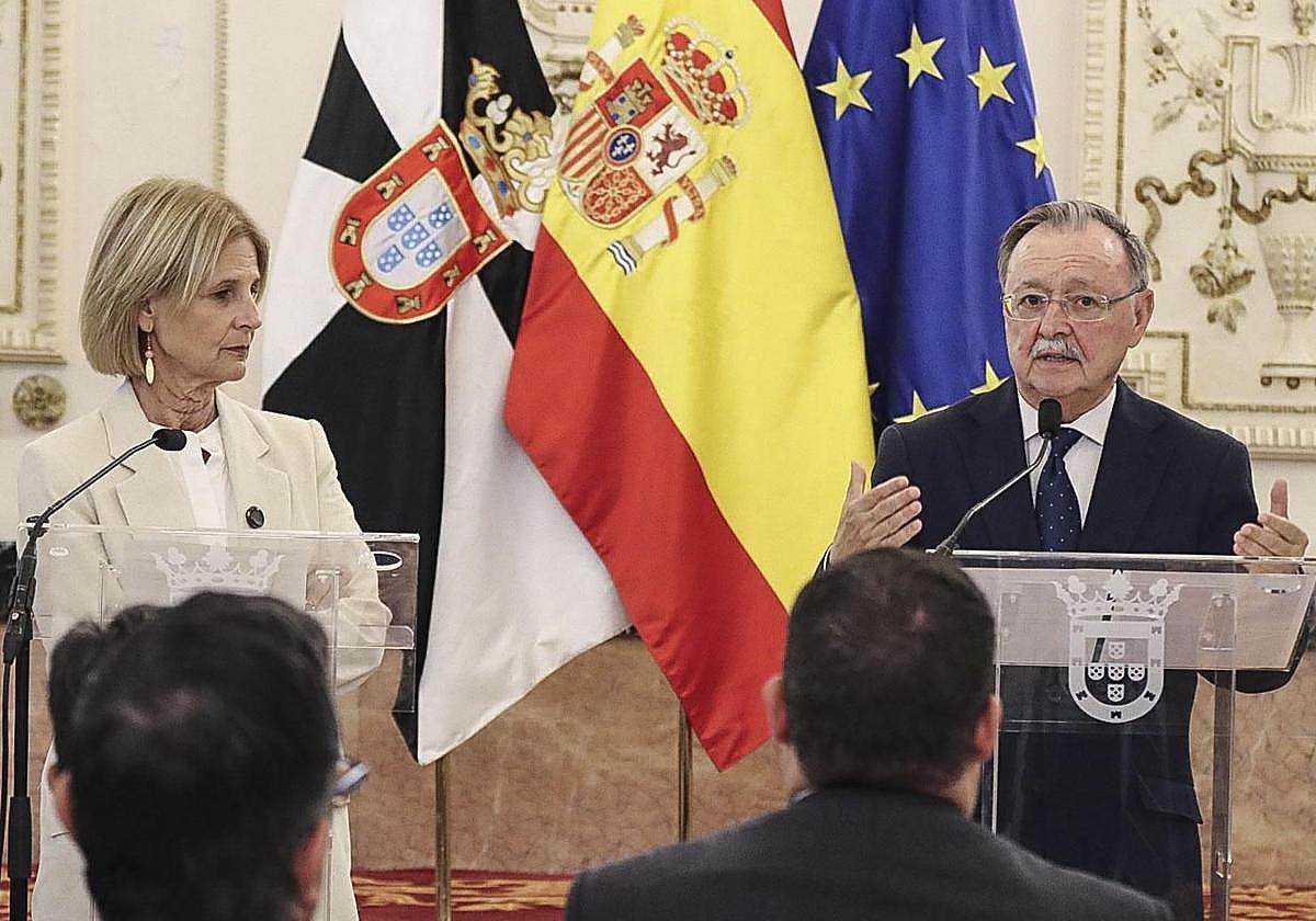 La presidenta de la FEMP cede su puesto en el Comité Europeo de las Regiones a Vivas para abordar la crisis en Ceuta