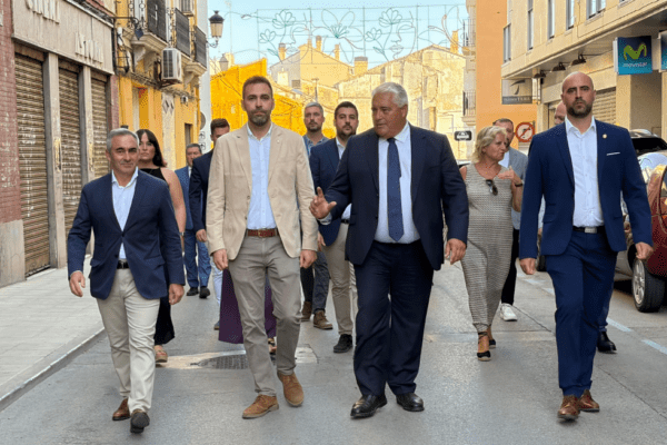 Barrachina destaca el viñedo como clave en la lucha contra la despoblación y la prevención de incendios