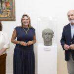 La Diputación presenta el impresionante busto de Federico García Moliner, obra de su esposa Carmen Gil Fernández