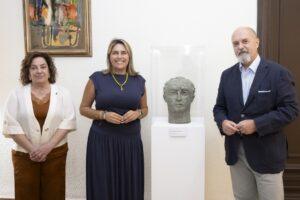 La Diputación presenta el impresionante busto de Federico García Moliner, obra de su esposa Carmen Gil Fernández