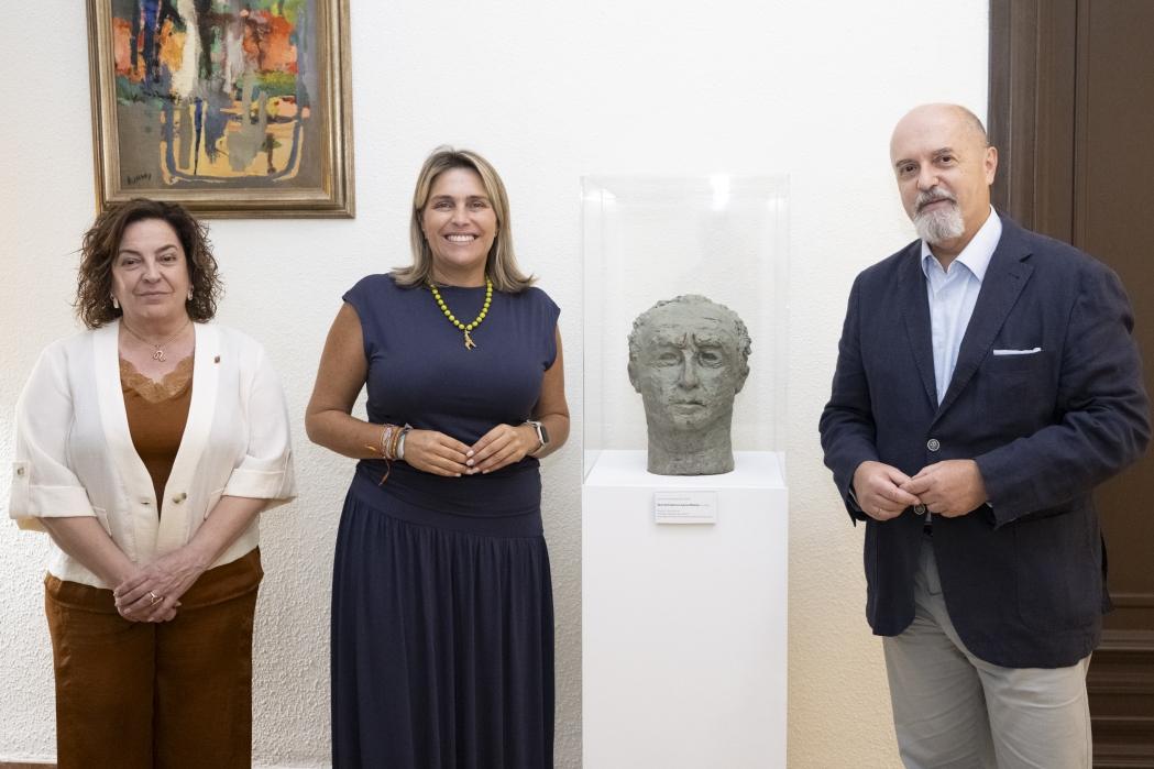 La Diputación presenta el impresionante busto de Federico García Moliner, obra de su esposa Carmen Gil Fernández