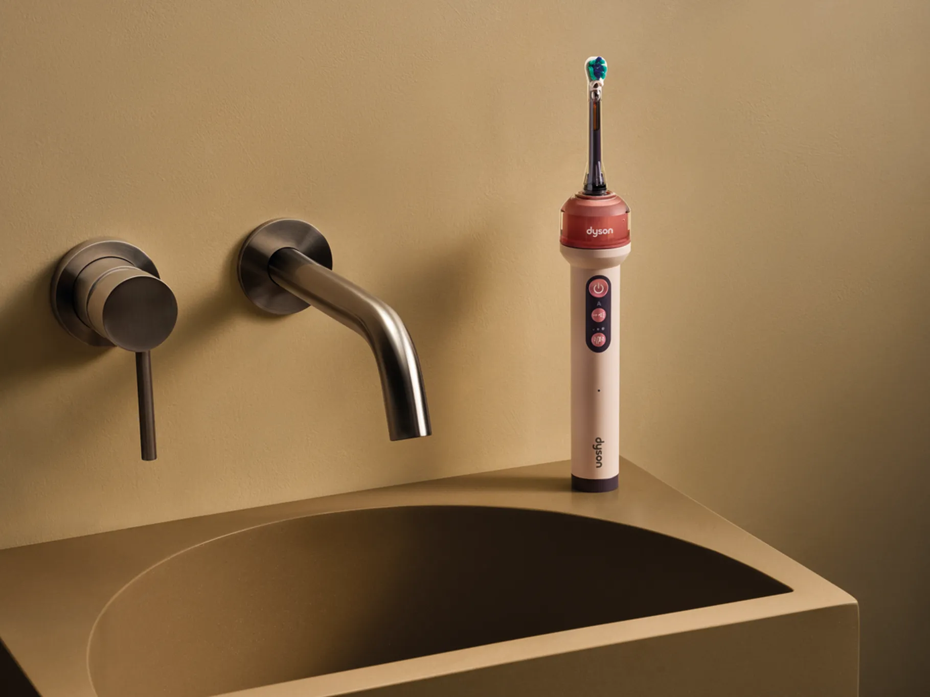 Dyson lanza un cepillo de dientes con cámara integrada para mejorar tu higiene bucal