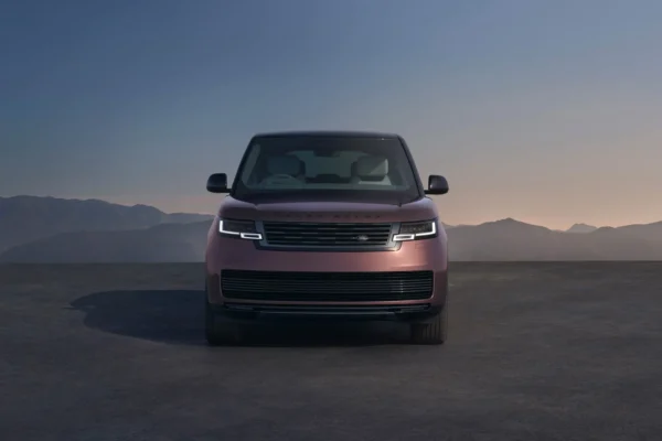Descubre el nuevo Range Rover eléctrico: primer vistazo a la SUV más esperada de la marca